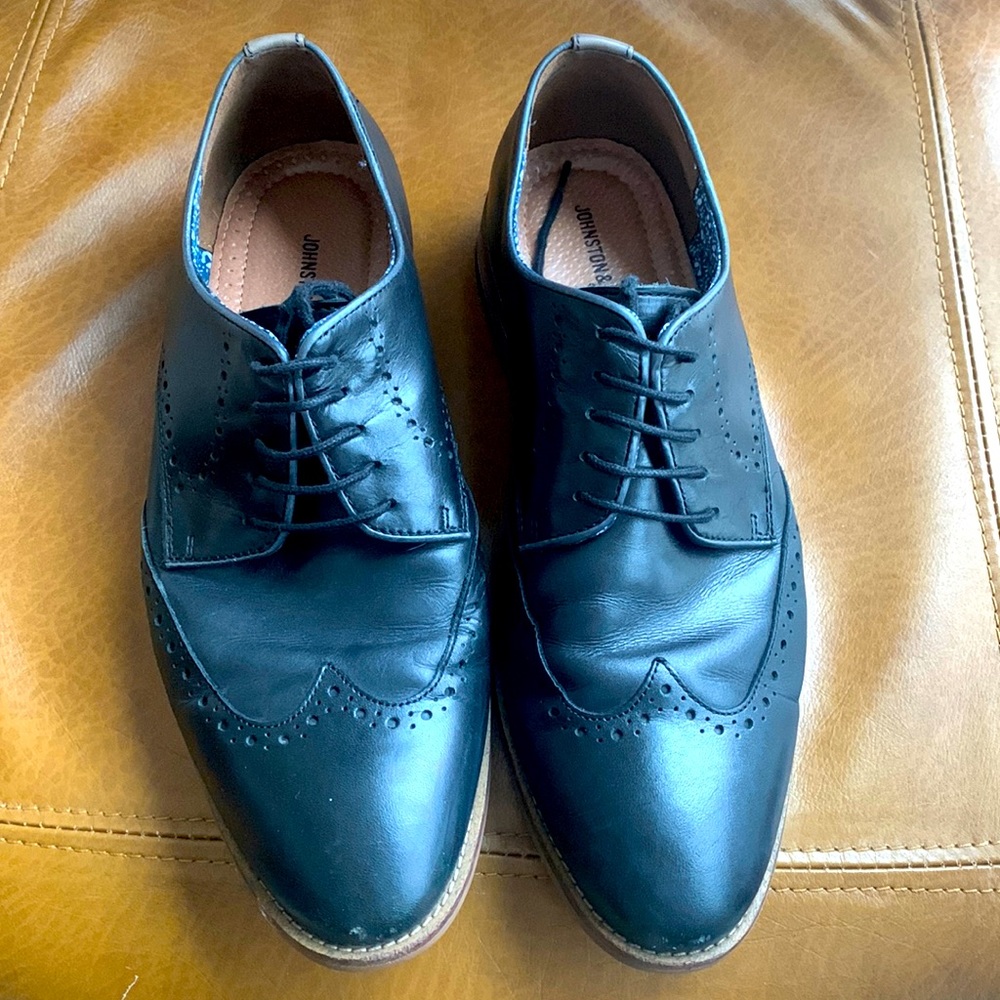 Worn but in good condition. Laces will need to be replaced.
